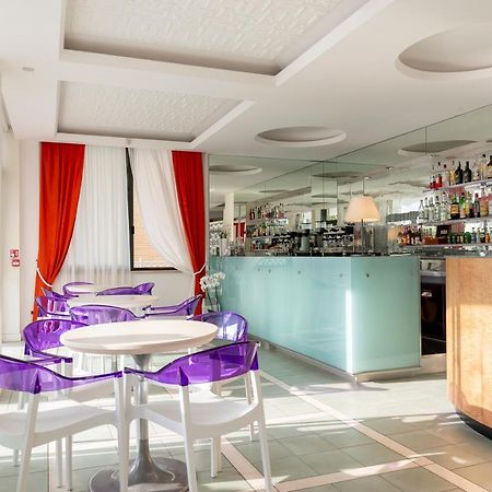 Hotel Dino Сан Бенедето дел Тронто Екстериор снимка