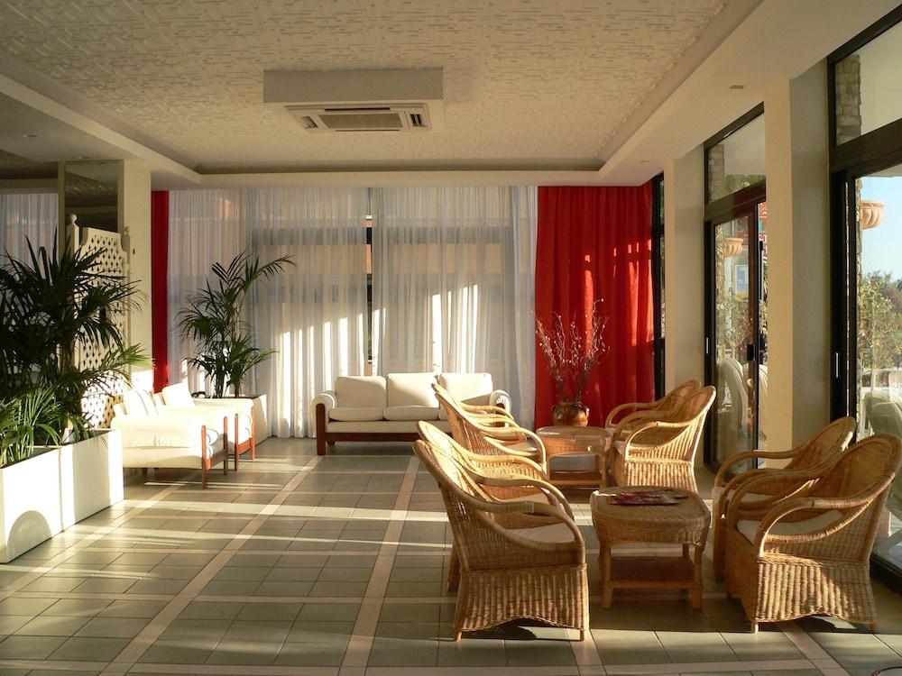 Hotel Dino Сан Бенедето дел Тронто Екстериор снимка